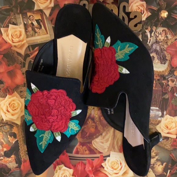 HEAVENLYSOLES Kitten Heel Embroidered Mules - Picture 2 of 12